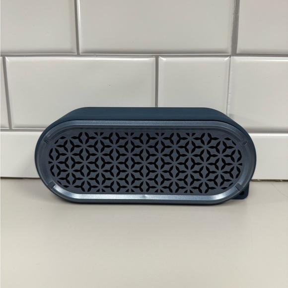 Brookstone Sleek Sound Wireless Speaker - Picture 3 of 6